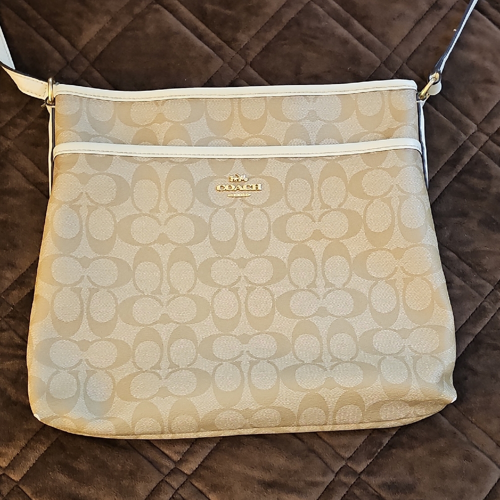 Coach Crossbody - Picture 3 of 16